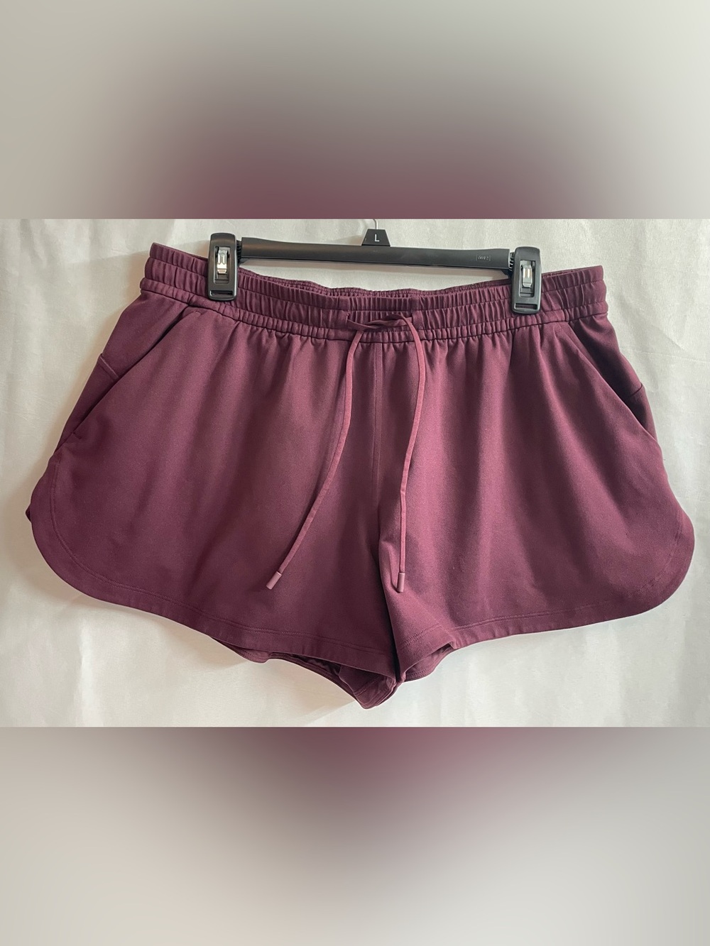 Lululemon Soft Jersey Mid-Rise Curved-Hem
Short 3" Women’s Size L (Garnet) - Picture 2 of 16